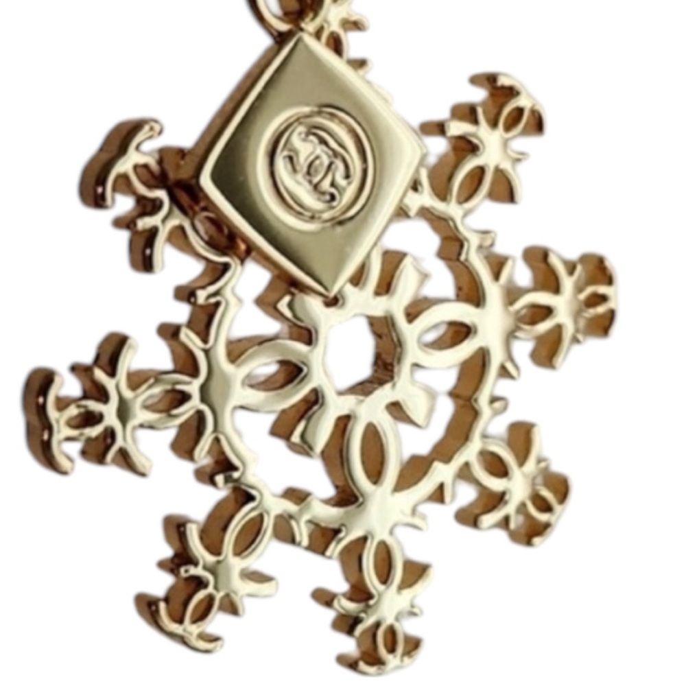 Chanel Snowflake Charm - Picture 3 of 5